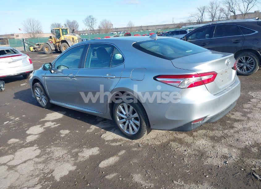 Photo 3 of 2019 Toyota Camry LE (VIN 4T1B11HKXKU775866)