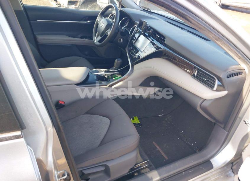 Photo 5 of 2019 Toyota Camry LE (VIN 4T1B11HKXKU775866)