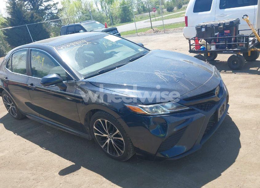 2019 Toyota Camry SE (VIN 4T1B11HKXKU776712) main photo