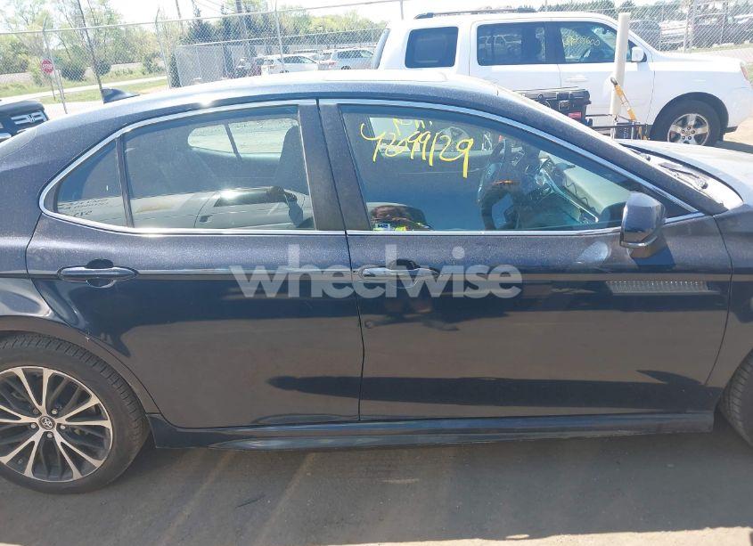 Photo 13 of 2019 Toyota Camry SE (VIN 4T1B11HKXKU776712)