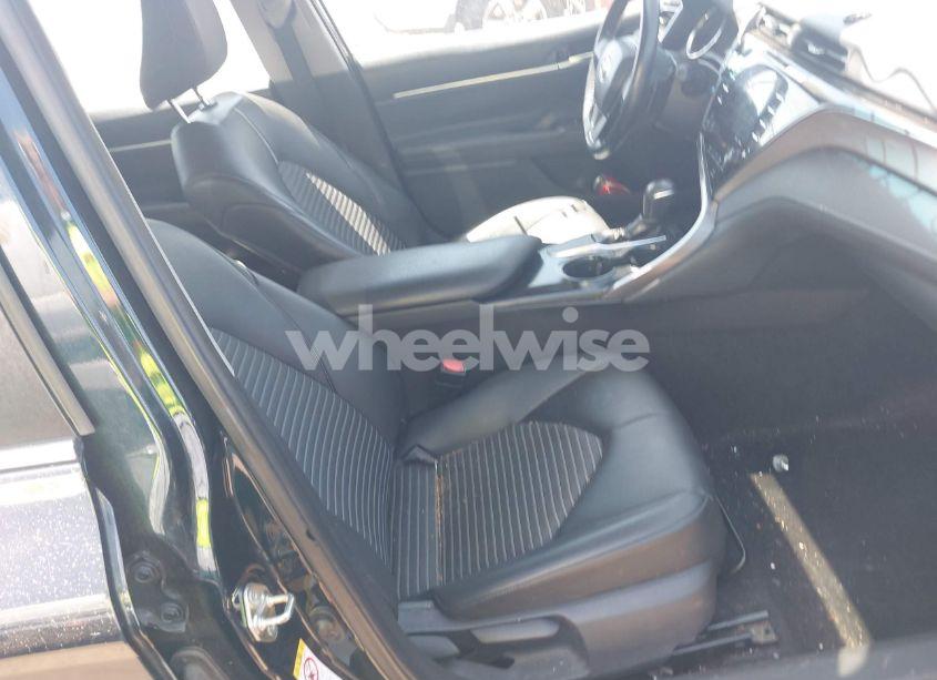 Photo 5 of 2019 Toyota Camry SE (VIN 4T1B11HKXKU776712)