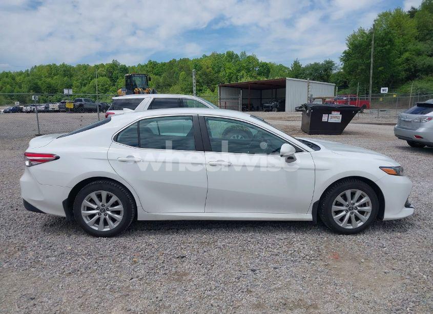 Photo 13 of 2019 Toyota Camry LE (VIN 4T1B11HKXKU786639)