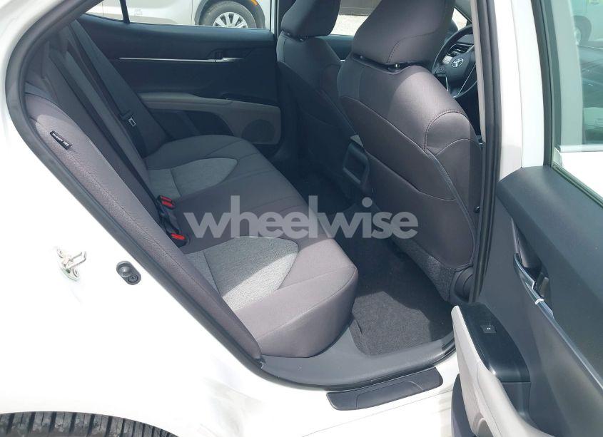 Photo 8 of 2019 Toyota Camry LE (VIN 4T1B11HKXKU786639)