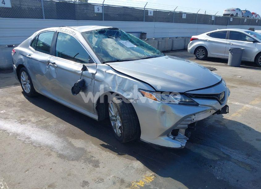 2019 Toyota Camry LE (VIN 4T1B11HKXKU788648) main photo