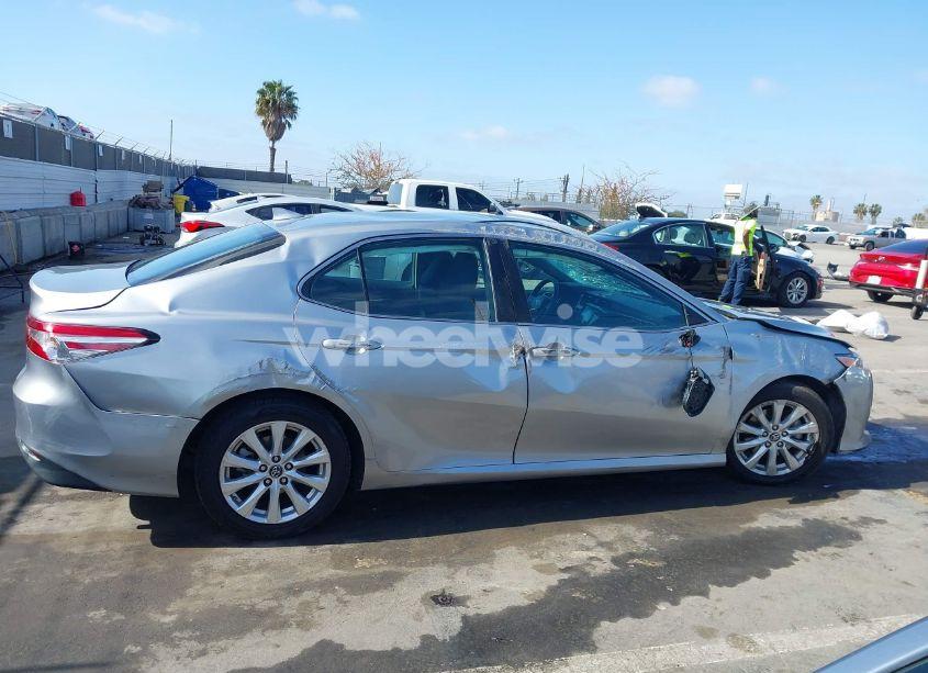 Photo 14 of 2019 Toyota Camry LE (VIN 4T1B11HKXKU788648)