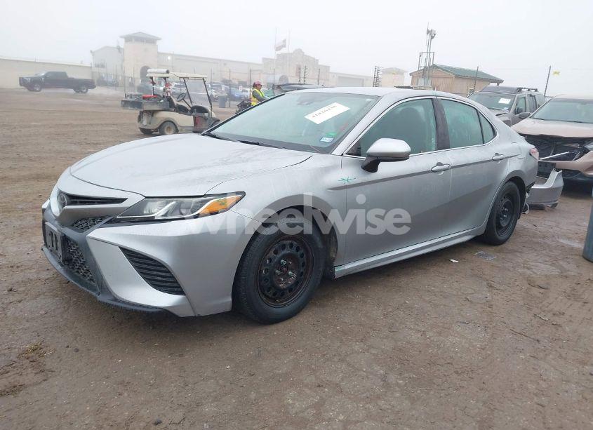 Photo 2 of 2019 Toyota Camry SE (VIN 4T1B11HKXKU789086)