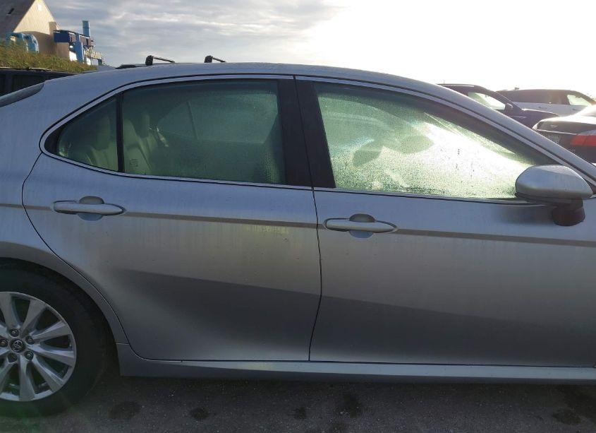 Photo 13 of 2019 Toyota Camry LE (VIN 4T1B11HKXKU793090)