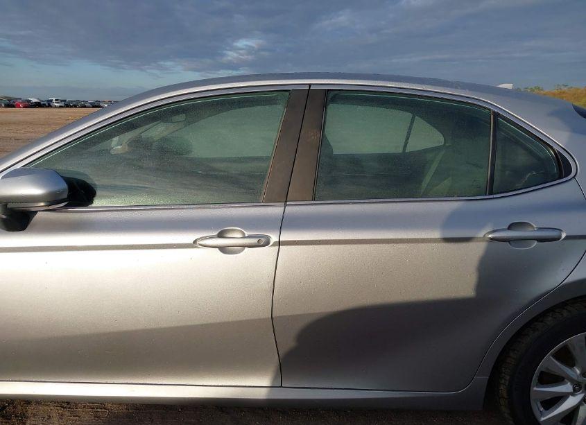 Photo 14 of 2019 Toyota Camry LE (VIN 4T1B11HKXKU793090)