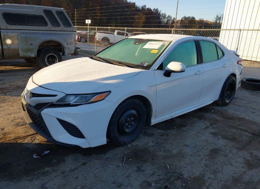 Photo 2 of 2019 Toyota Camry SE (VIN 4T1B11HKXKU793896)