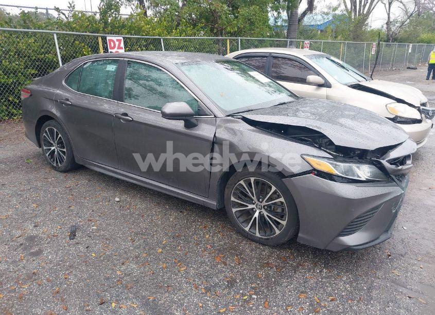 2019 Toyota Camry SE (VIN 4T1B11HKXKU794109) main photo