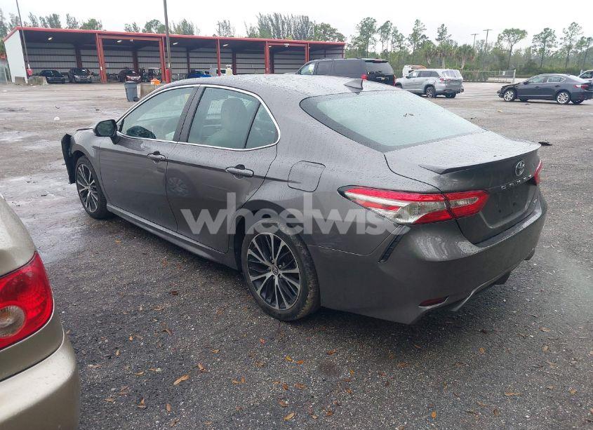 Photo 3 of 2019 Toyota Camry SE (VIN 4T1B11HKXKU794109)