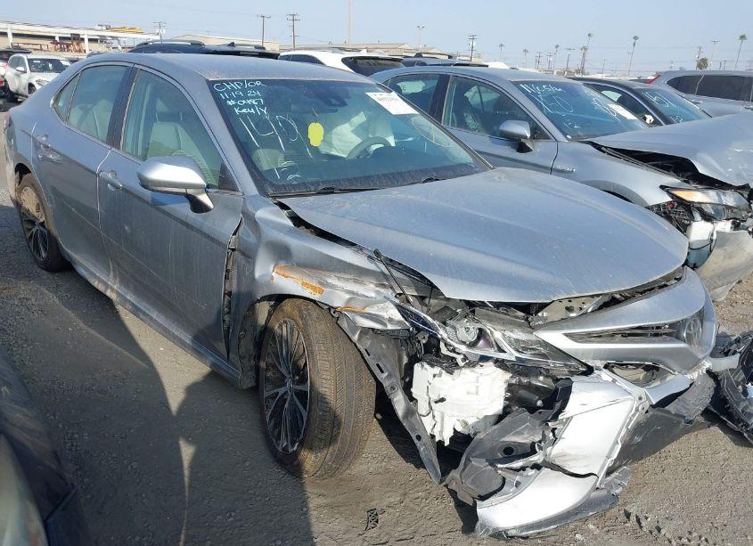 2019 Toyota Camry SE (VIN 4T1B11HKXKU840487) main photo