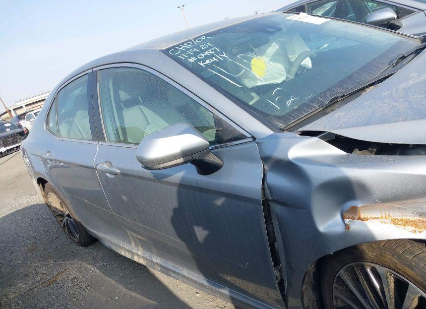 Photo 13 of 2019 Toyota Camry SE (VIN 4T1B11HKXKU840487)