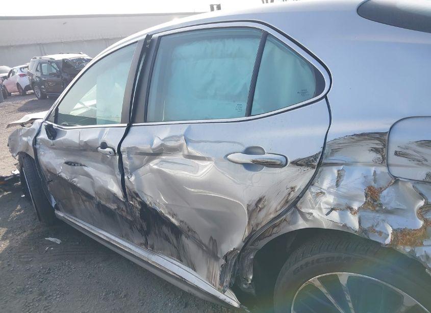 Photo 14 of 2019 Toyota Camry SE (VIN 4T1B11HKXKU840487)