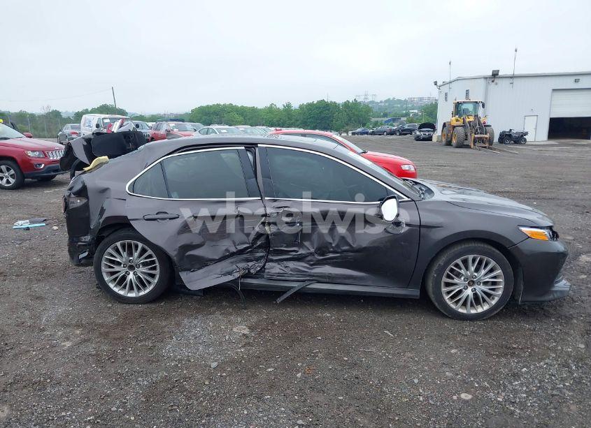 Photo 12 of 2018 Toyota Camry HYBRID XLE (VIN 4T1B21HK0JU001301)