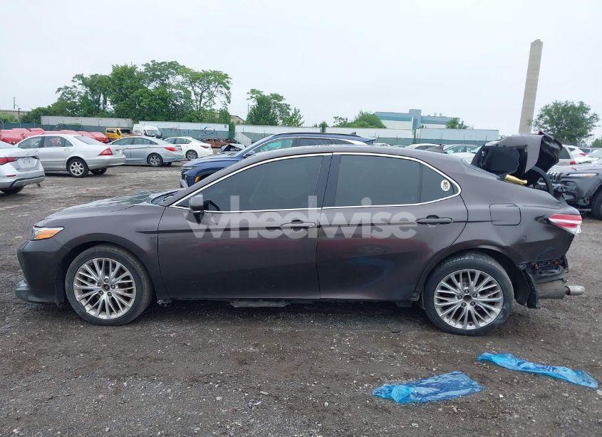 Photo 13 of 2018 Toyota Camry HYBRID XLE (VIN 4T1B21HK0JU001301)