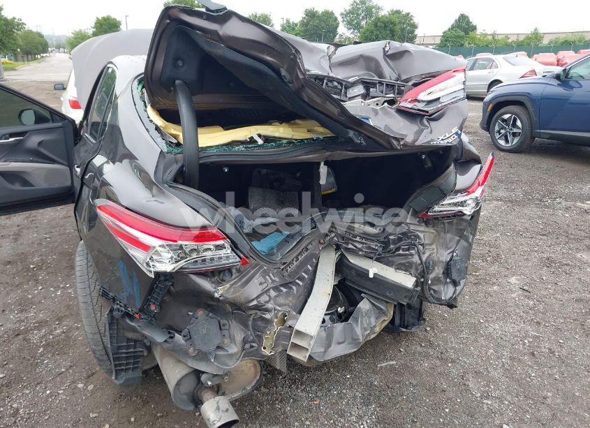 Photo 6 of 2018 Toyota Camry HYBRID XLE (VIN 4T1B21HK0JU001301)