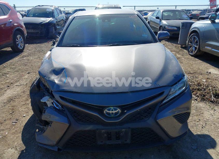 Photo 13 of 2018 Toyota Camry HYBRID SE (VIN 4T1B21HK0JU006613)