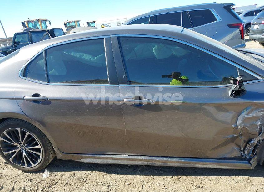 Photo 14 of 2018 Toyota Camry HYBRID SE (VIN 4T1B21HK0JU006613)