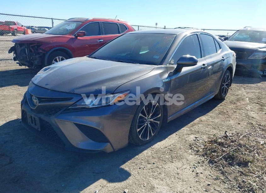 Photo 2 of 2018 Toyota Camry HYBRID SE (VIN 4T1B21HK0JU006613)