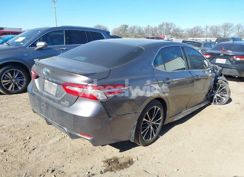 Photo 4 of 2018 Toyota Camry HYBRID SE (VIN 4T1B21HK0JU006613)