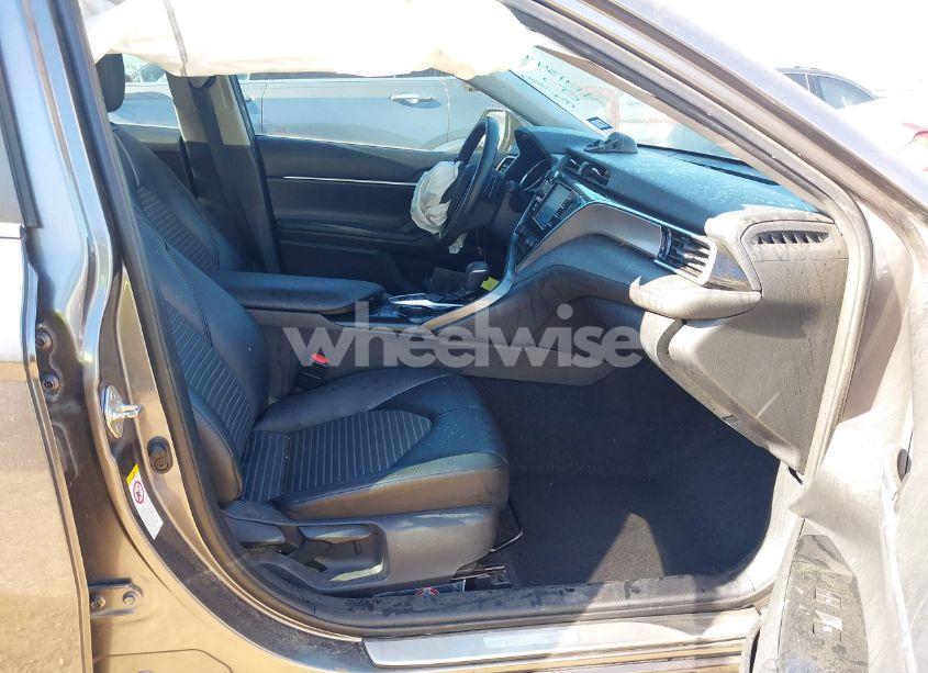 Photo 5 of 2018 Toyota Camry HYBRID SE (VIN 4T1B21HK0JU006613)