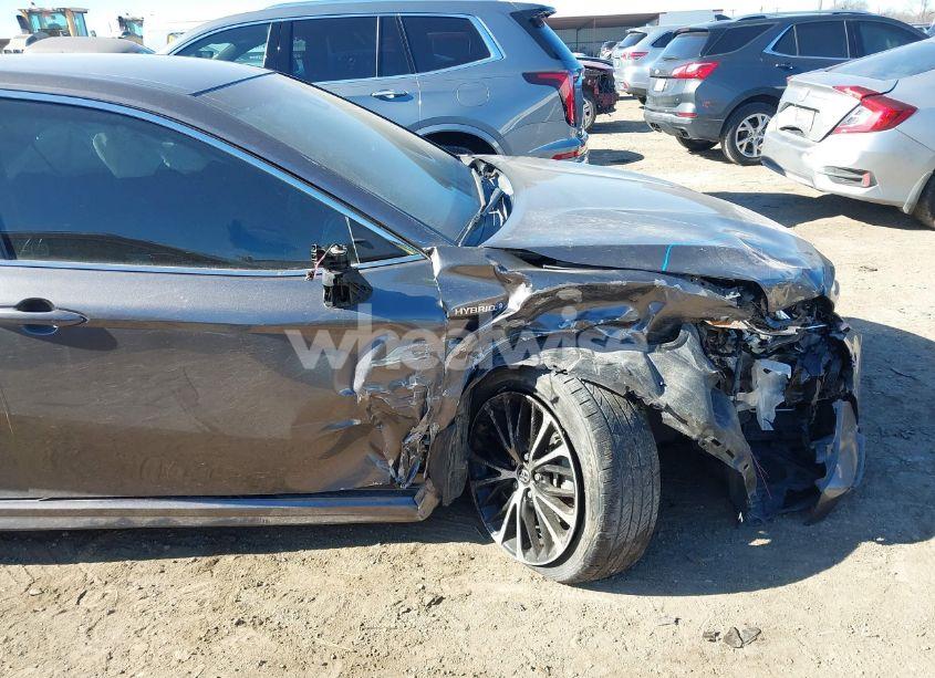 Photo 6 of 2018 Toyota Camry HYBRID SE (VIN 4T1B21HK0JU006613)