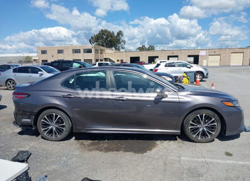 Photo 14 of 2018 Toyota Camry HYBRID SE (VIN 4T1B21HK0JU504648)