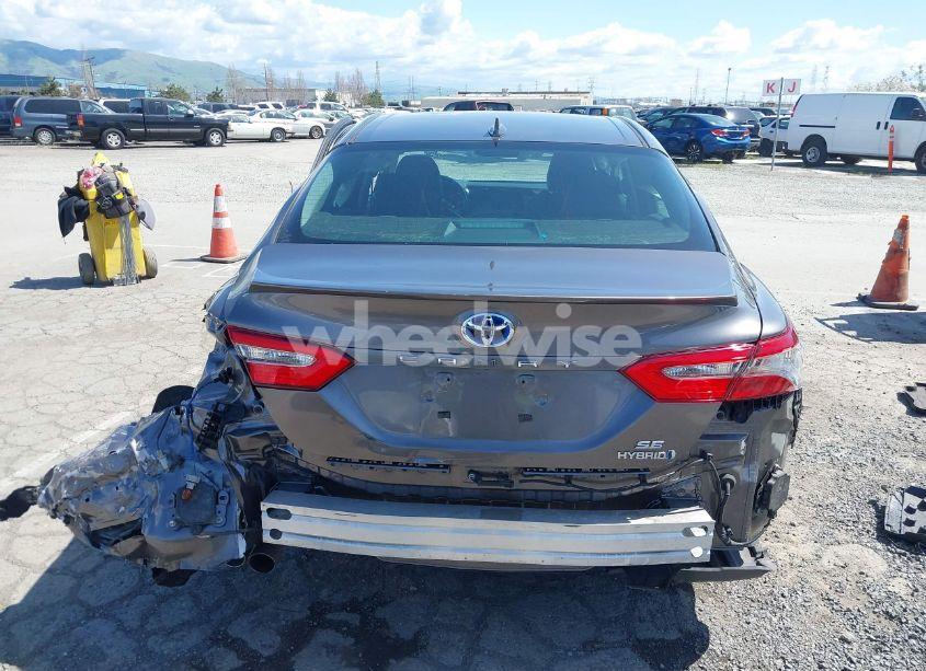 Photo 17 of 2018 Toyota Camry HYBRID SE (VIN 4T1B21HK0JU504648)