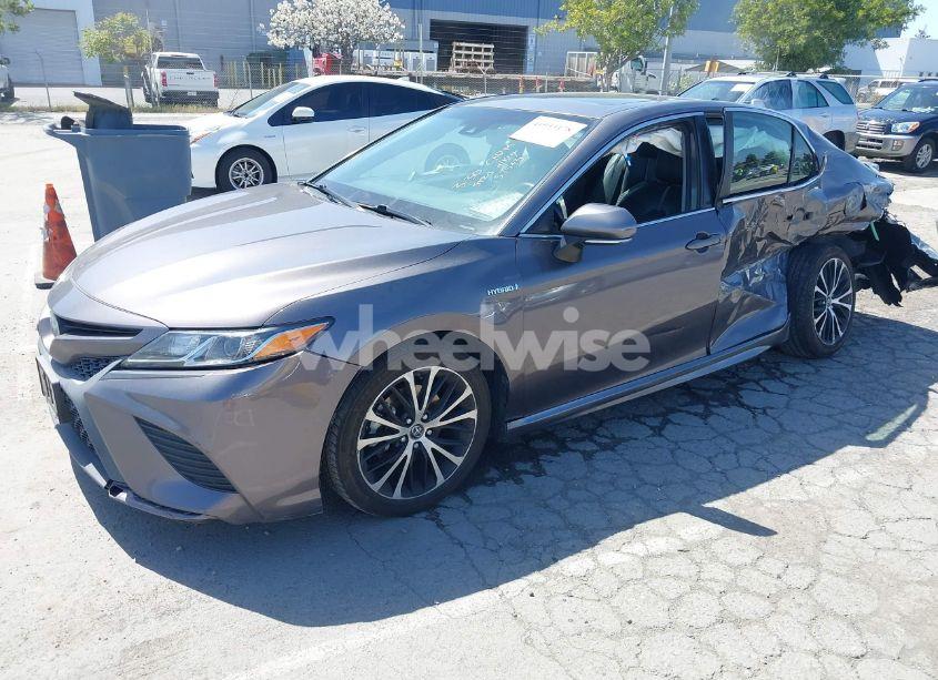 Photo 2 of 2018 Toyota Camry HYBRID SE (VIN 4T1B21HK0JU504648)