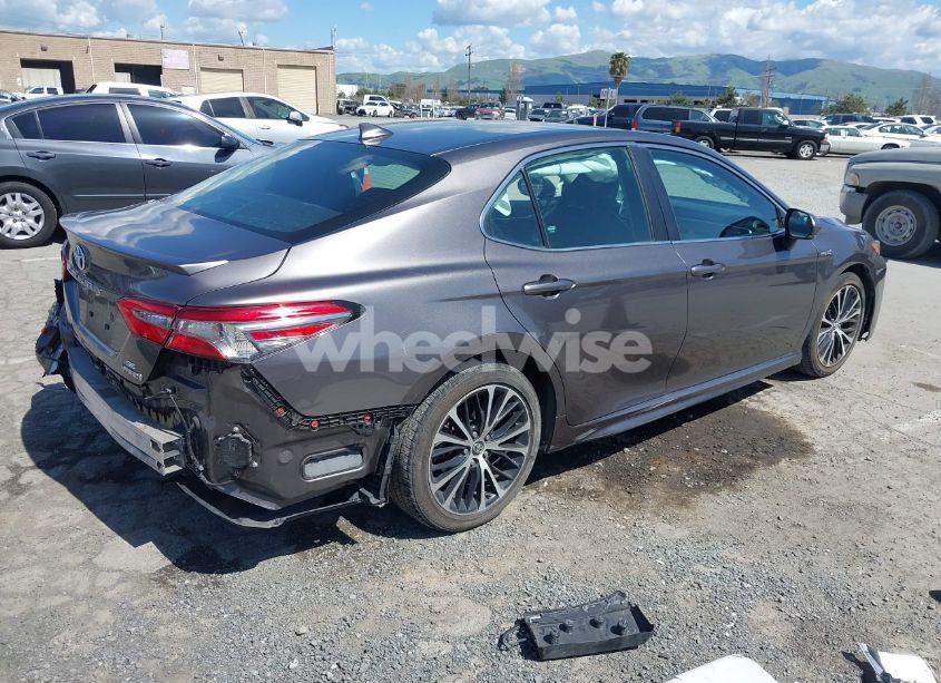 Photo 4 of 2018 Toyota Camry HYBRID SE (VIN 4T1B21HK0JU504648)