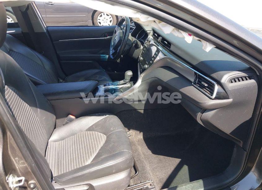 Photo 5 of 2018 Toyota Camry HYBRID SE (VIN 4T1B21HK0JU504648)