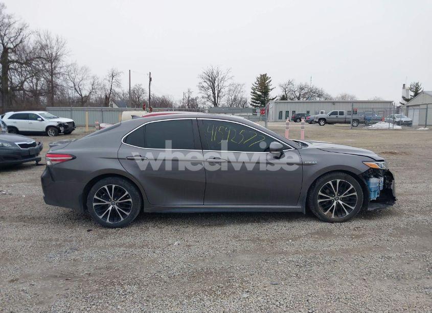 Photo 13 of 2019 Toyota Camry HYBRID SE (VIN 4T1B21HK0KU518857)