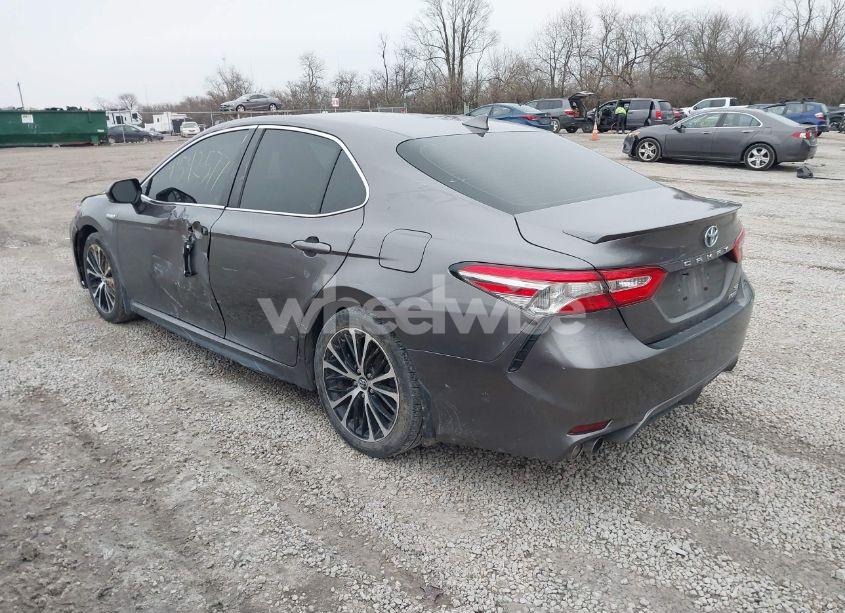 Photo 3 of 2019 Toyota Camry HYBRID SE (VIN 4T1B21HK0KU518857)