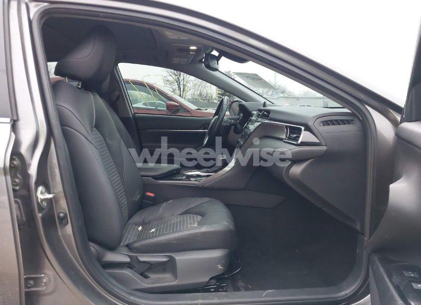 Photo 5 of 2019 Toyota Camry HYBRID SE (VIN 4T1B21HK0KU518857)