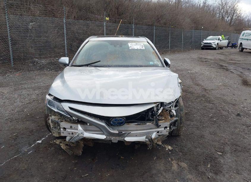 Photo 12 of 2019 Toyota Camry HYBRID SE (VIN 4T1B21HK0KU520088)