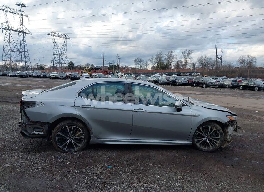 Photo 13 of 2019 Toyota Camry HYBRID SE (VIN 4T1B21HK0KU520088)