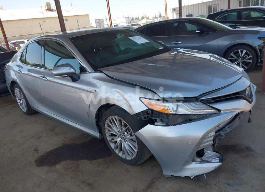 2018 Toyota Camry HYBRID XLE (VIN 4T1B21HK1JU002828) main photo