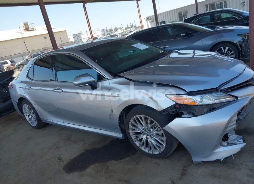 Photo 13 of 2018 Toyota Camry HYBRID XLE (VIN 4T1B21HK1JU002828)