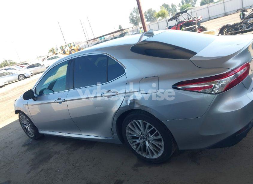 Photo 14 of 2018 Toyota Camry HYBRID XLE (VIN 4T1B21HK1JU002828)