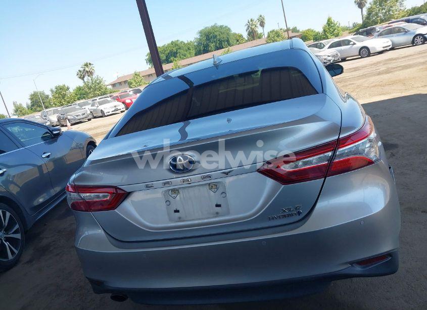 Photo 16 of 2018 Toyota Camry HYBRID XLE (VIN 4T1B21HK1JU002828)
