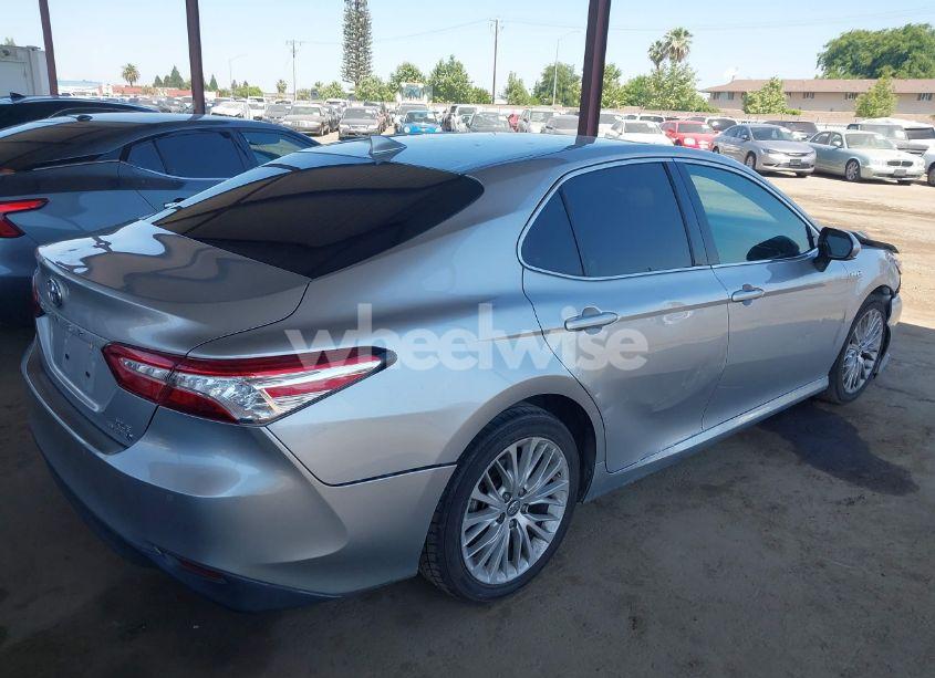 Photo 4 of 2018 Toyota Camry HYBRID XLE (VIN 4T1B21HK1JU002828)