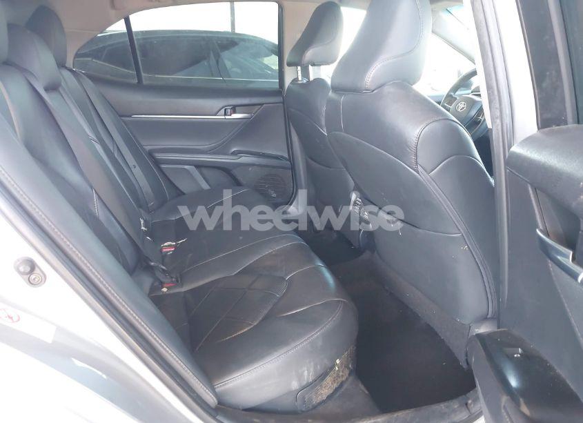 Photo 8 of 2018 Toyota Camry HYBRID XLE (VIN 4T1B21HK1JU002828)