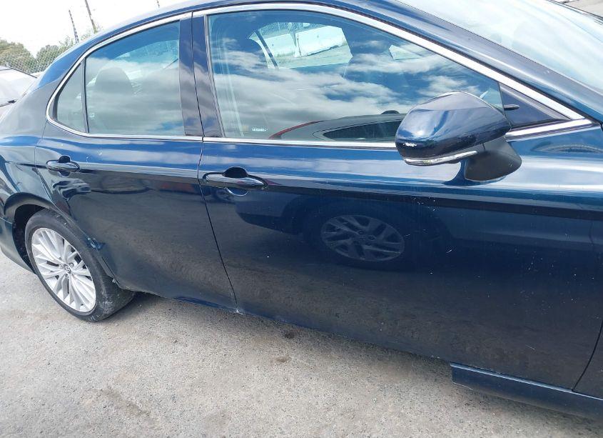 Photo 13 of 2018 Toyota Camry HYBRID XLE (VIN 4T1B21HK1JU510121)