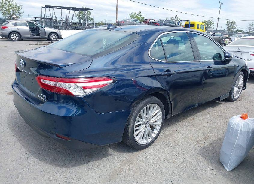 Photo 4 of 2018 Toyota Camry HYBRID XLE (VIN 4T1B21HK1JU510121)