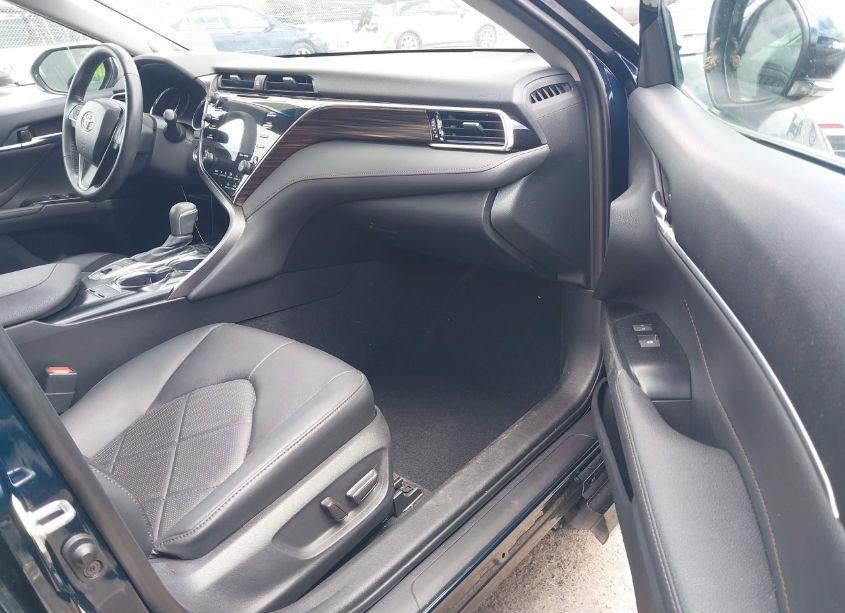 Photo 5 of 2018 Toyota Camry HYBRID XLE (VIN 4T1B21HK1JU510121)