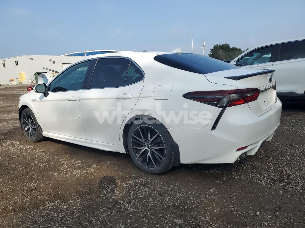 Photo 2 of 2021 TOYOTA CAMRY XLE (VIN 4T1B21HK1MU015261)