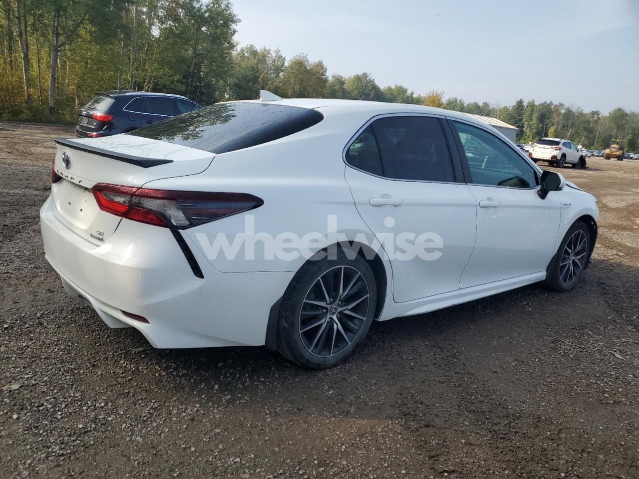 Photo 3 of 2021 TOYOTA CAMRY XLE (VIN 4T1B21HK1MU015261)