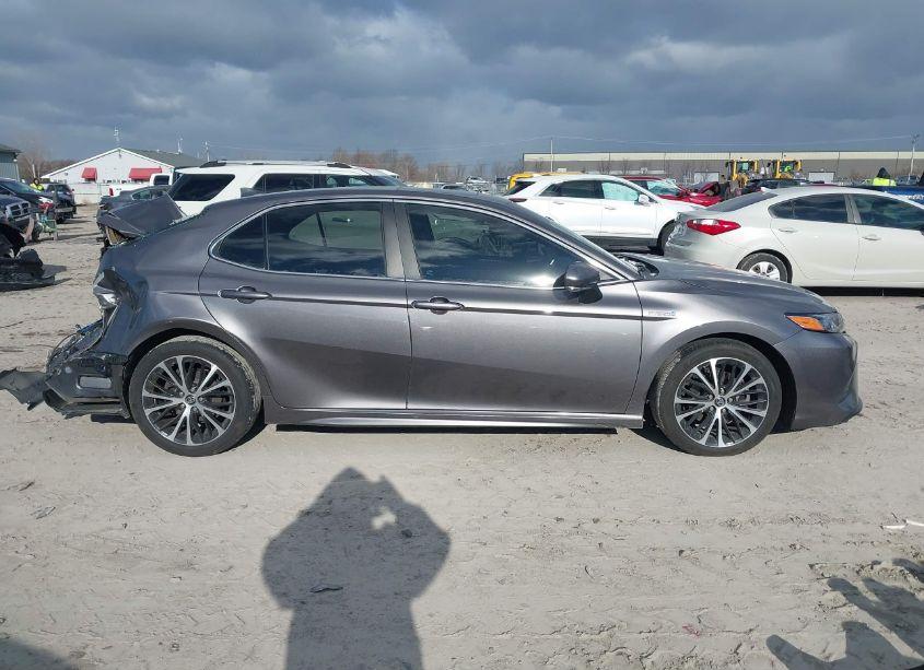 Photo 13 of 2018 Toyota Camry HYBRID SE (VIN 4T1B21HK2JU003440)