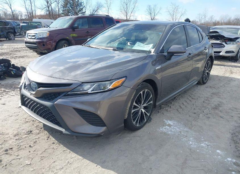 Photo 2 of 2018 Toyota Camry HYBRID SE (VIN 4T1B21HK2JU003440)